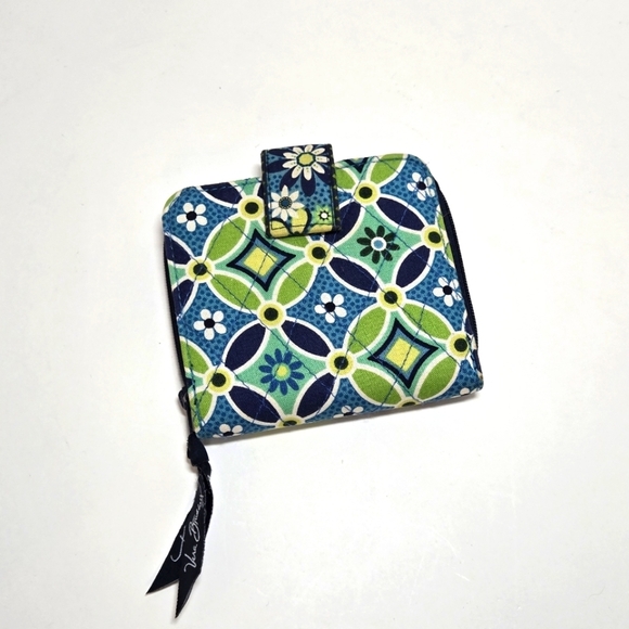 Vera Bradley Handbags - Vera Bradley Daisy Daisy Bi-fold Wallet Zippered Coin Velcro Excellent Condition